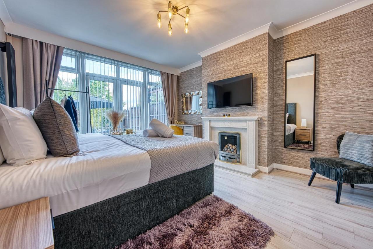 Elegant Solihull House: Central 5-Bed Retreat for Business & Leisure Exterior photo
